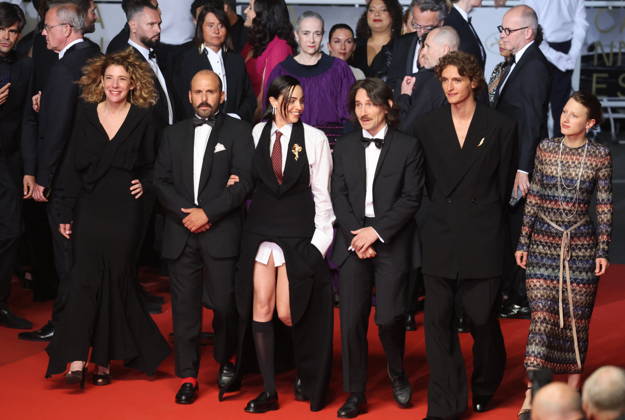 Carine Ruszniewski, Pierre Antoine Billon, Souheila Yacoub, Bérenger Thouin, Vassili Schneider, Yile Yara Vianello Montée des marches du film Labandon lors du 79ème Festival International du Film de Cannes, le 13 mai 2026 Jacovides Moreau Bestimage Red carpet for Forsaken at the 79th Cannes International Film Festival on May 13, 2026 Cannes France  Copyright: xJACOVIDES-MOREAUx xBESTIMAGExJACOVIDES-MOREAUx xBESTIMAGEx