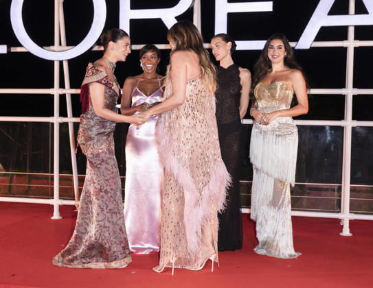 Cannes L Oréal Paris - Women of Worth Dinner MP Cannes, France- May 13: Charlotte Cardin, Heidi Klum, Aja Naomi King, Jane Fonda, Nychaa, Alia Bhatt, Araya Hargate, Philippine Leroy-Beaulieu, Yasmine Sabri attend the L Oréal Paris - Women of Worth Dinner held at Hotel Martinez during 79th Festival of Cannes, on May 13, 2026 in Cannes, France. Photo by Marco Piovanotto ABACAPRESS:COM Cannes France Copyright: xPiovanottoxMarco ABACAx