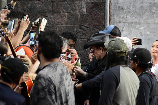 May 13, 2026, Mexico City, Ciudad de Mexico, Mexico: Bono lead of the Irish band U2, signs autographs for the fans at the filming set for the upcoming music video Street of Dreams in Mexico City Downtown. on May 13, 2026 in Mexico City, Mexico. Mexico City Mexico - ZUMAe321 20260513_zea_e321_041 Copyright: xLuisxBarronx