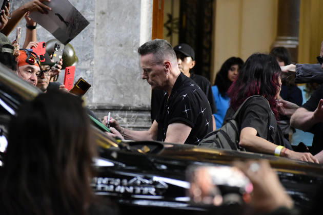 May 13, 2026, Mexico City, Ciudad de Mexico, Mexico: Larry Mullen, member of the Irish band U2, signs autographs for the fans at the filming set for the upcoming music video Street of Dreams in Mexico City Downtown. on May 13, 2026 in Mexico City, Mexico. Mexico City Mexico - ZUMAe321 20260513_zea_e321_044 Copyright: xLuisxBarronx