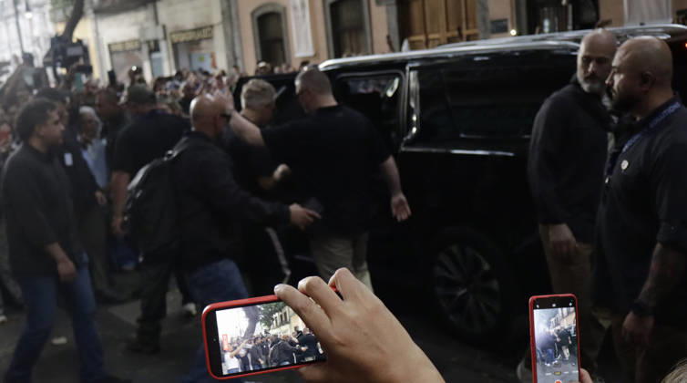 May 13, 2026, Mexico City, Mexico City, Mexico: The Irish band U2, escorted out of the MIDE Museum in Mexico City. Mexico City Mexico - ZUMAt178 20260513_zip_t178_008 Copyright: xNadiaxTecuapetlax