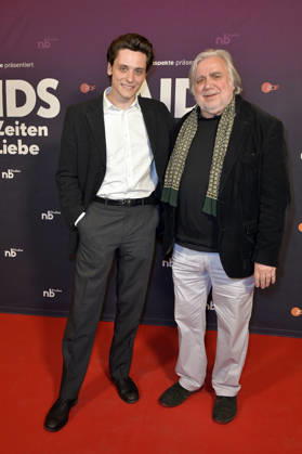 Evangelos Tsarkowistas mit Gast bei der Preview der ZDF-Dokuserie AIDS - In Zeiten der Liebe im Kino International. Berlin, 13.05.2026