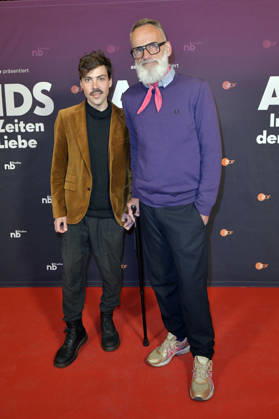 Aron Boks mit Gast bei der Preview der ZDF-Dokuserie AIDS - In Zeiten der Liebe im Kino International. Berlin, 13.05.2026