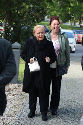 Premiere von UNKAPUTTBAR - 90 JAHRE HALLERVORDEN in Berlin Berlin, 13.05.2026 Angelika Milster bei der Premiere von UNKAPUTTBAR - 90 JAHRE HALLERVORDEN in Berlin Berlin Deutschland Copyright: xMatthiasxGränzdörferx