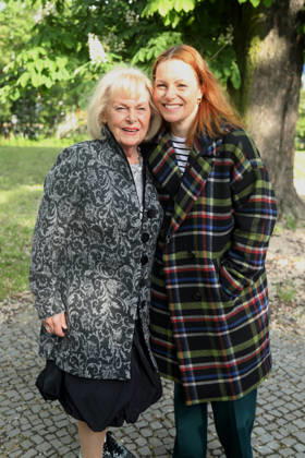 Premiere von UNKAPUTTBAR - 90 JAHRE HALLERVORDEN in Berlin Berlin, 13.05.2026 Dagmar Biener und Julia Bassler bei der Premiere von UNKAPUTTBAR - 90 JAHRE HALLERVORDEN in Berlin Berlin Deutschland Copyright: xMatthiasxGränzdörferx