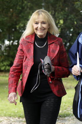 Cindy Berger bei der Show Unkaputtbar - 90 Jahre Hallervorden im Schlosspark Theater. Berlin, 13.05.2026