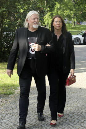 Frank Kessler mit Ehefrau Doreen Kessler bei der Show Unkaputtbar - 90 Jahre Hallervorden im Schlosspark Theater. Berlin, 13.05.2026