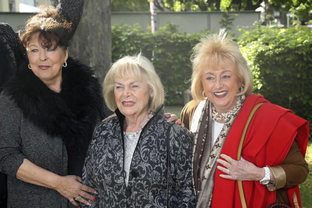 Heike Köfer, Dagmar Biener und Stefanie Simon bei der Show Unkaputtbar - 90 Jahre Hallervorden im Schlosspark Theater. Berlin, 13.05.2026