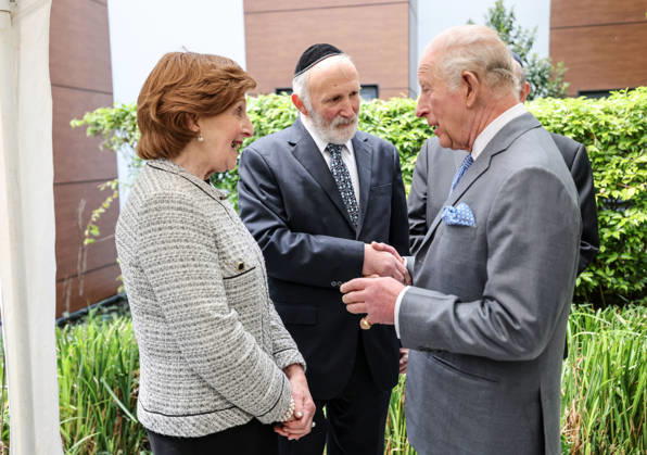 King Charles in Golders Green King Charles meets stabbing victim Michael Shine and his sister Doreen during a visit to a Jewish community centre in lGolders Green in North London following the attack on Jewish residents there two weeks ago, Credit:Richard Pohle PA ROTA - B68 Avalon Golders Green Copyright: xRichardxPohlex xPAxROTAx-xB68x xAvalonx 1098932274
