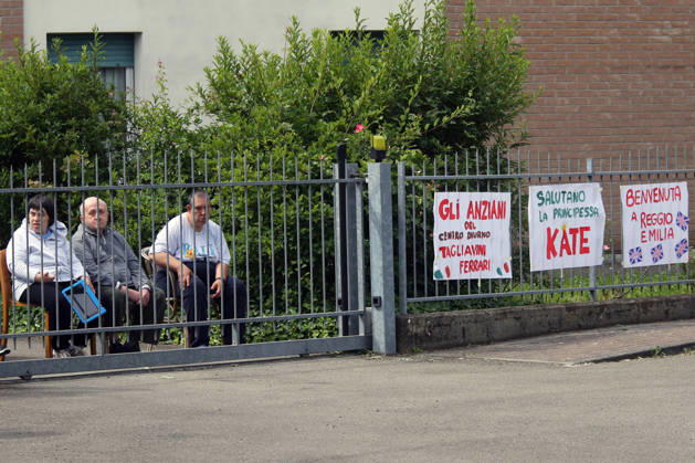 IPA84681558 - Reggio Emilia, 14 05 2026. Princess Kate Middleton visiting the Salvador Allende kindergarten as part of her tour to learn about the reality of Reggio Children and its educational projects for children. Pictured is the banner in which the elderly of a nursing home greet Princess Kate Middleton Copyright: xRobertoxBrancolinix xRobertoxBrancolini Ipax 84681558