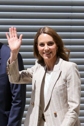 IPA84681577 - Reggio Emilia, 14 05 2026. Last stop of Princess Kate Middleton s tour at the Remida creative recycling center, as part of her tour of getting to know the reality of Reggio Children and its educational projects for children. In the photo Kate Middleton greets the people who came to see her Copyright: xRobertoxBrancolinix xRobertoxBrancolini Ipax 84681577