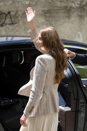 IPA84681582 - Reggio Emilia, 14 05 2026. Last stop of Princess Kate Middleton s tour at the Remida creative recycling center, as part of her tour of getting to know the reality of Reggio Children and its educational projects for children. In the photo Kate Middleton greets the people who came to see her Copyright: xRobertoxBrancolinix xRobertoxBrancolini Ipax 84681582