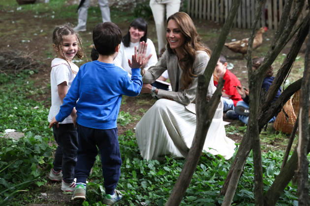 The Princess of Wales Visits Reggio Emilia in Northern Italy - Day Two 14 05 2026. Reggio Emilia, Italy. The Princess of Wales during a visit to the Salvador Allende pre‘school to observe how nature‘based learning is embedded within the Reggio Emilia Approach. Her Royal Highness spent time with children learning outdoors and met the educators whose commitment to nature shapes the design and ethos of the school. The Princess then joined a class of children for their outdoor morning assembly. Her Royal Highness also met an atelierista, who guided her around the grounds. The Princess then meet parents who volunteer at the school, to understand the strong community involvement that supports the pre-school., Credit:Andrew Parsons Kensingto Copyright: xAndrewxParsonsx xKensingtonxPalacex xB66x xAvalonx 1098940578
