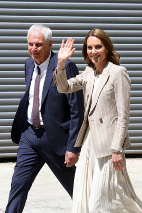 IPA84681581 - Reggio Emilia, 14 05 2026. Last stop of Princess Kate Middleton s tour at the Remida creative recycling center, as part of her tour of getting to know the reality of Reggio Children and its educational projects for children. In the photo Kate Middleton greets the people who came to see her Copyright: xRobertoxBrancolinix xRobertoxBrancolini Ipax 84681581