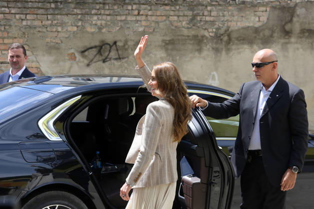 IPA84681584 - Reggio Emilia, 14 05 2026. Last stop of Princess Kate Middleton s tour at the Remida creative recycling center, as part of her tour of getting to know the reality of Reggio Children and its educational projects for children. In the photo Kate Middleton greets the people who came to see her Copyright: xRobertoxBrancolinix xRobertoxBrancolini Ipax 84681584