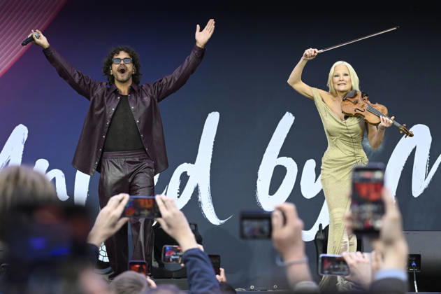LKS 20260514 Finland s entry to the Eurovision Song Contest 2026 of Linda Lampenius and Pete Parkkonen performs at the Eurovision Village in Vienna, Austria on May 14, 2026. - HEIKKI SAUKKOMAA Wien Austria  Copyright: xHeikkixSaukkomaax q-sSTaAAL2g