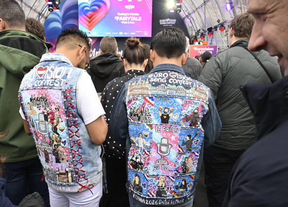 LKS 20260514 Fans during the performing of Finland s entry to the Eurovision Song Contest 2026 Linda Lampenius and Pete Parkkonen at the Eurovision Village in Vienna, Austria on May 14, 2026. - HEIKKI SAUKKOMAA Wien Austria  Copyright: xHeikkixSaukkomaax Yw8LPb2-Ncg