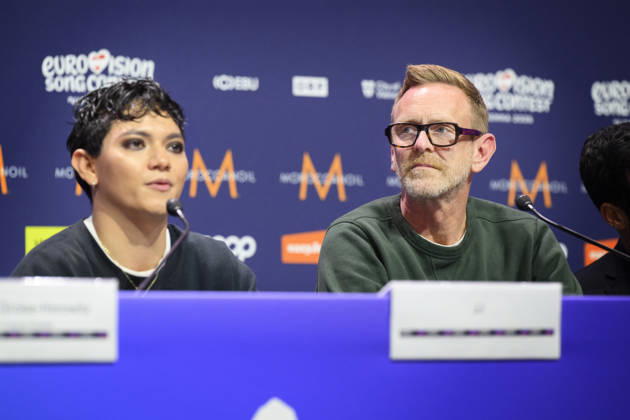 VIENNA, 20260514 Last years winner JJ Johannes Pietsch and ESC Director Martin Green at a press conference during the Eurovision Song Contest ESC in Vienna, Austria VIENNA AUSTRIA x10070x  Copyright: xJessicaxGowx xTTx EUROVISION 2026 gbIEUEggEFg