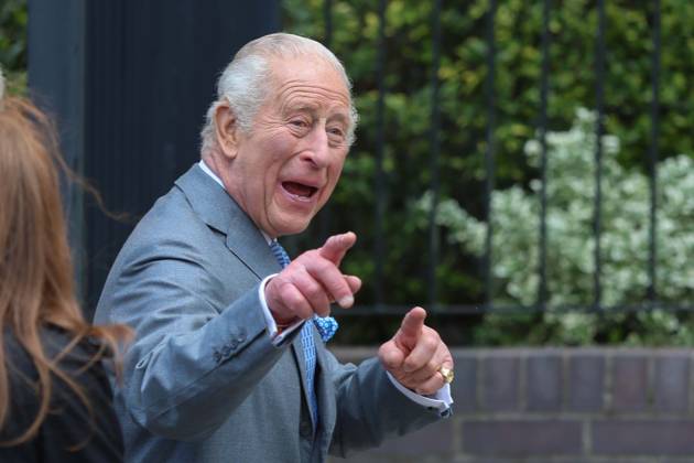 May 14, 2026, London, England, United Kingdom: UK King CHARLES III greets members of the local community outside Jewish Care during a visit to Golders Green in north-west London. The King met representatives of the Jewish community following recent antisemitic attacks in the area. London United Kingdom - ZUMAa279 20260514_zsp_a279_002 Copyright: xZeynepxDemirxAslimx