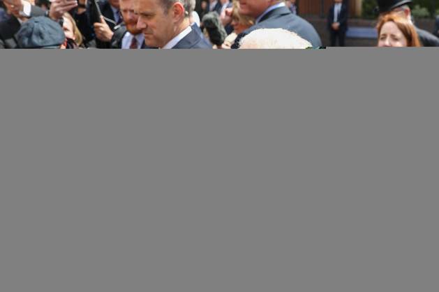 May 14, 2026, London, England, United Kingdom: UK King CHARLES III greets members of the local community outside Jewish Care during a visit to Golders Green in north-west London. The King met representatives of the Jewish community following recent antisemitic attacks in the area. London United Kingdom - ZUMAa279 20260514_zsp_a279_028 Copyright: xZeynepxDemirxAslimx