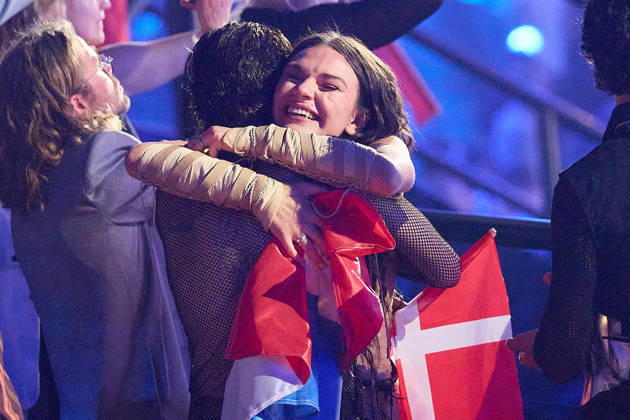 - Wien 14.05.2026 - Eurovision Song Contest Wien - Vienna - Vienne 2026 Live Show 2. Halbfinale - Live Show Second Semi Final - En directe deuxième demi-finale P H O T O: die ausgeschiedene Eva Marija (Luxemburg) wird von Søren Torpegaard Lund (L Dänemark) getröstet. Eva Marija (Luxembourg), who has been eliminated, is being consoled by Søren Torpegaard Lund (L Denmark). Eurovision Song Contest Vienna 2026