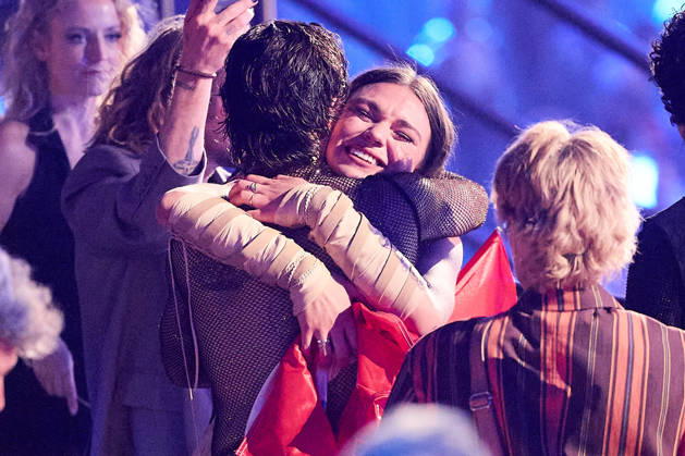 - Wien 14.05.2026 - Eurovision Song Contest Wien - Vienna - Vienne 2026 Live Show 2. Halbfinale - Live Show Second Semi Final - En directe deuxième demi-finale P H O T O: die ausgeschiedene Eva Marija (Luxemburg) wird von Søren Torpegaard Lund (Dänemark) getröstet. Eva Marija (Luxembourg), who has been eliminated, is comforted by Søren Torpegaard Lund (Denmark). Eurovision Song Contest Vienna 2026