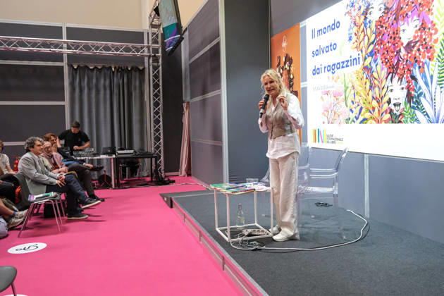 SalTo 26 - Salone Internazionale del Libro in Turin - 14 May 2026 Licia Colò seen during the first day of the SalTo 26 - Salone Internazionale del Libro at Lingotto Fiere. Turin Italy Copyright: xElenaxVizzocax xSOPAxImagesx EVIZZOCA-3396