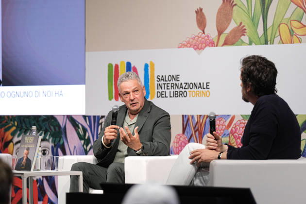 SalTo 26 - Salone Internazionale del Libro in Turin - 14 May 2026 Meeting with Roberto Baggio for the presentation of his book Luce nell oscurità during the SalTo 26 - Salone Internazionale del Libro at Lingotto Fiere. Turin Italy Copyright: xElenaxVizzocax xSOPAxImagesx EVIZZOCA-3970