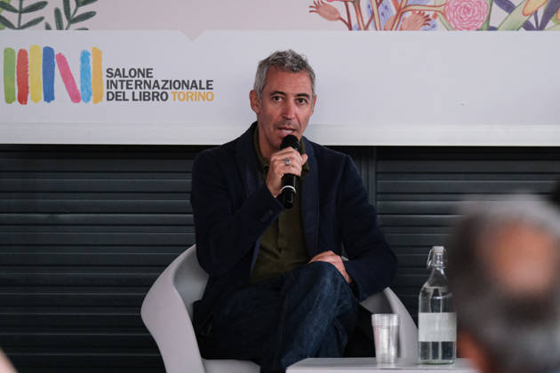 SalTo 26 - Salone Internazionale del Libro in Turin - 14 May 2026 Meeting with Paolo Kessisoglu for the presentation of his book Ieri è il momento giusto during the SalTo 26 - Salone Internazionale del Libro at Lingotto Fiere. Turin Italy Copyright: xElenaxVizzocax xSOPAxImagesx EVIZZOCA-3975