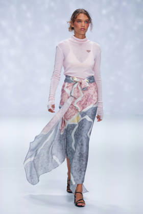 Australian Fashion Week 2026 - Runway - Ngali Cianne Woolley walks the runway during the Ngali Wander with Wonder Runway show at Australian Fashion Week 2026 at the Museum of Contemporary Art on May 15, 2026 in Sydney, Australia., Credit:IOIO IMAGES IOIO Avalon Australia, New South Wales, Sydney, Museum of Contemporary Art  Copyright: xIOIOxIMAGESx xIOIOx xAvalonx 1099145975