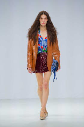 Australian Fashion Week 2026 - Runway - Gary Bigeni A model walks the runway during the Gary Bigeni show at Australian Fashion Week 2026 at the Museum of Contemporary Art on May 15, 2026 in Sydney, Australia., Credit:IOIO IMAGES IOIO Avalon Australia, New South Wales, Sydney, Museum of Contemporary Art  Copyright: xIOIOxIMAGESx xIOIOx xAvalonx 1099144445