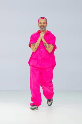 Australian Fashion Week 2026 - Runway - Gary Bigeni Designer, Gary Bigeni thanks the audience after the Gary Bigeni show at Australian Fashion Week 2026 at the Museum of Contemporary Art on May 15, 2026 in Sydney, Australia., Credit:IOIO IMAGES IOIO Avalon Australia, New South Wales, Sydney, Museum of Contemporary Art  Copyright: xIOIOxIMAGESx xIOIOx xAvalonx 1099145187