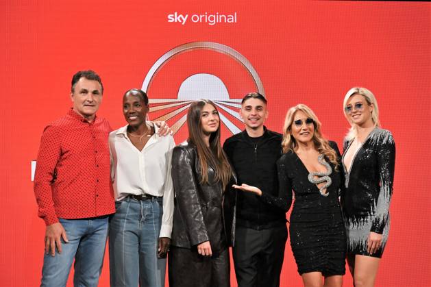 IPA84719354 - Milan,Italy Beijing Express 2026 The Far East photocall with the three finalist couples In the photo:Fiona May and Patrick Stevens THE FAST,Chanel Totti and Filippo Laurino THE RECOMMENDED,Jo Squillo and Michelle Masullo THE DJS Copyright: xNickxZonnax xNickxZonnax 84719354