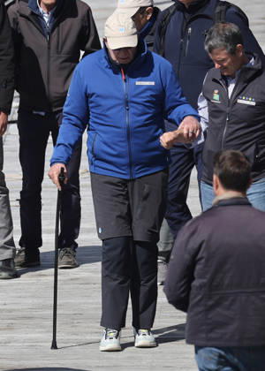 Simoneta Gómez Acebo accompanies King Juan Carlos on his journey at sea King Juan Carlos returns to port after his journey at sea, on May 15, 2026, in Sanxenxo Galicia, Spain PUERTO SANXENXO SIMONETA GÓMEZ ACEBO REY JUAN CARLOS 15 MAY 2026 Raú Sanxenxo Sanxenxo Sanxenxo Espana  Copyright: xRaulxTerrelx 7525721