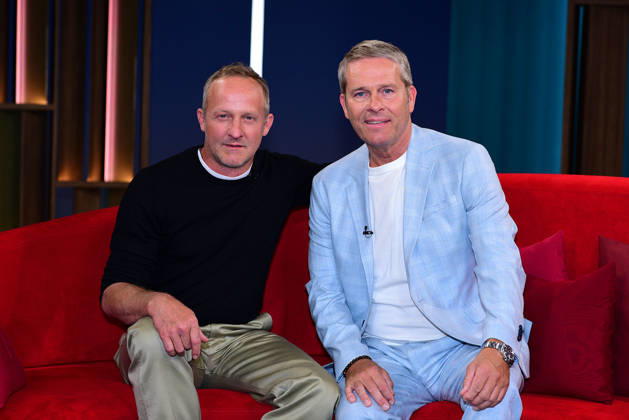 Entertainment Bilder des Tages Maximilian Brueckner zu Gast bei Moderator Hinnerk Baumgarten in der Sendung DAS Rote Sofa! (NDR) am 15.05.2026 in Hamburg Maximilian Brueckner and Hinnerk Baumgarten during the Das Rote Sofa tv show at NDR Studios on May 15, 2026 in Hamburg, Germany Maximilian Brueckner zu Gast in der Sednung DAS Rote Sofa (NDR) in Hamburg