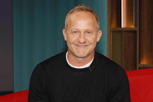 Maximilian Brückner im NDR Nachrichten- und Talkmagazin DAS! Rote Sofa im NDR Fernsehstudio Lokstedt. Hamburg, 15.05.2026