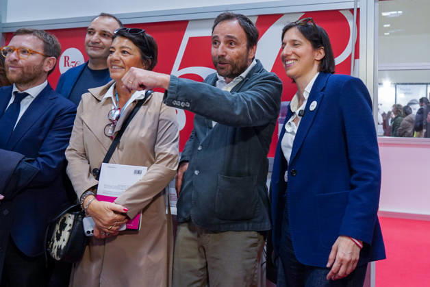 May 15, 2026, Turin, To, Italy: Democratic Party Secretary Elly Schlein visits Repubblica s stand at the Arena Robinson during the International Book Fair. Turin, May 15, 2026 Turin Italy - ZUMAa289 20260515_zia_a289_027 Copyright: xSelenexDanielex xAgfx