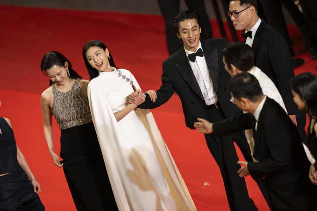 Cannes Gun Che Colony Red Carpet EB South Korean actor Jun Ji-Hyun, South Korean actor Ji Chang-Wook, South Korean actor Koo Kyo-Hwan, South Korean actress Shin Hyeon-Bin during the Gun-Che Colony red carpet during the 79th Cannes Film Festival in Cannes, France on May 15, 2026. Photo by Eliot Blondet ABACAPRESS.COM Cannes France France  Copyright: xBlondetxEliot ABACAx