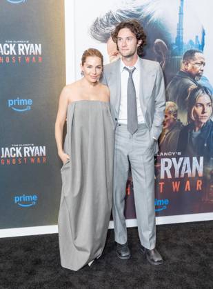 May 15, 2026, Bronx, New York, USA: New York, NY, May 15, 2026: Sienna Miller and Oli Green attend World Premiere of Amazon MGM Studios Tom Clancy s Jack Ryan: Ghost War at Regal Times Square Bronx USA - ZUMAr339 20260515_znp_r339_081 Copyright: xLevxRadinx