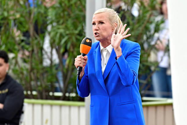 ZDF - Fernsehgarten. Moderatorin Andrea Kiwi Kiewel während der ZDF - Unterhaltungsshow Fernsehgarten am 17.05.2026 in Mainz. 20260517MWI121988