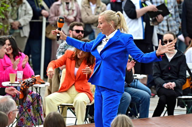ZDF - Fernsehgarten. Moderatorin Andrea Kiwi Kiewel während der ZDF - Unterhaltungsshow Fernsehgarten am 17.05.2026 in Mainz. 20260517MWI122088