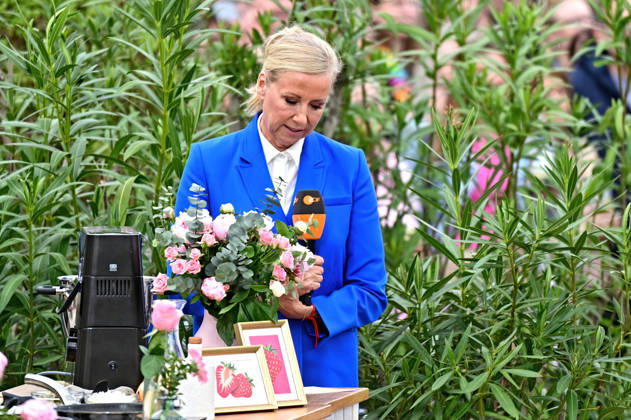 ZDF - Fernsehgarten. Moderatorin Andrea Kiwi Kiewel während der ZDF - Unterhaltungsshow Fernsehgarten am 17.05.2026 in Mainz. 20260517MWI122289