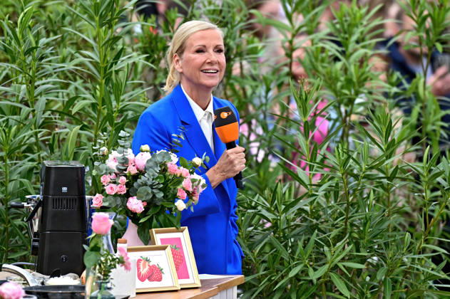 ZDF - Fernsehgarten. Moderatorin Andrea Kiwi Kiewel während der ZDF - Unterhaltungsshow Fernsehgarten am 17.05.2026 in Mainz. 20260517MWI122297