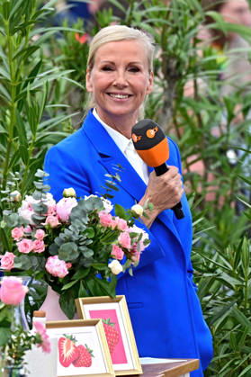 ZDF - Fernsehgarten. Moderatorin Andrea Kiwi Kiewel während der ZDF - Unterhaltungsshow Fernsehgarten am 17.05.2026 in Mainz. 20260517MWI122300