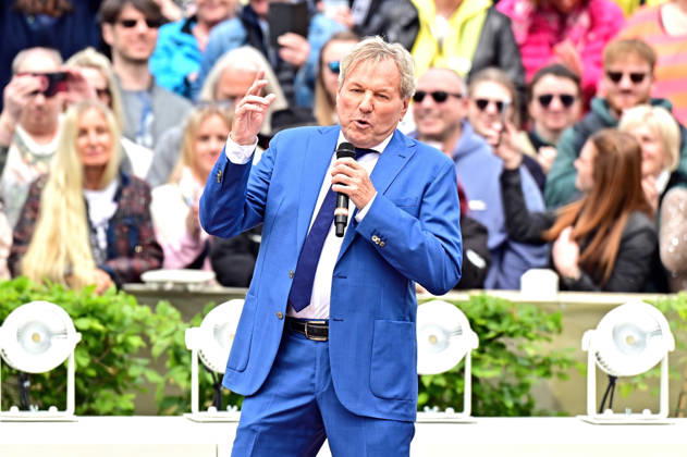 ZDF - Fernsehgarten. Sänger Bernhard Brink während der ZDF - Unterhaltungsshow Fernsehgarten am 17.05.2026 in Mainz. 20260517MWI122356