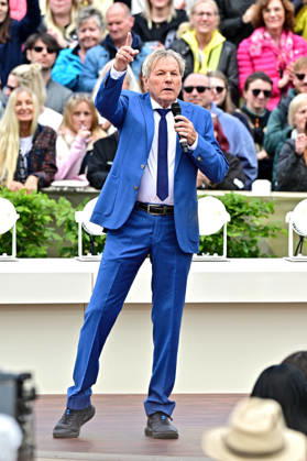 ZDF - Fernsehgarten. Sänger Bernhard Brink während der ZDF - Unterhaltungsshow Fernsehgarten am 17.05.2026 in Mainz. 20260517MWI122399