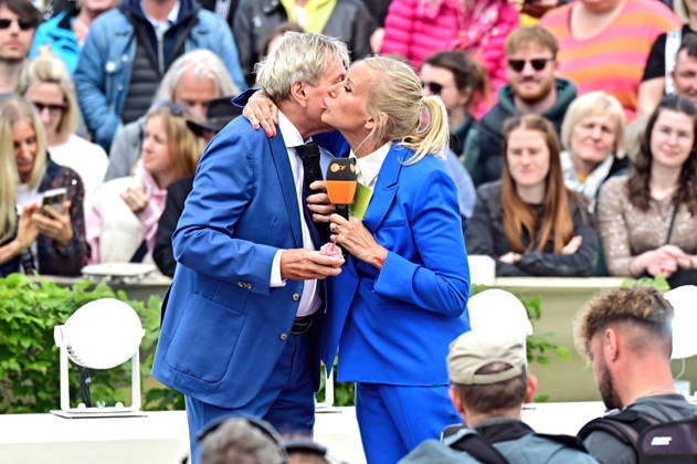 ZDF - Fernsehgarten. Moderatorin Andrea Kiwi Kiewel und Sänger Bernhard Brink während der ZDF - Unterhaltungsshow Fernsehgarten am 17.05.2026 in Mainz. 20260517MWI122533