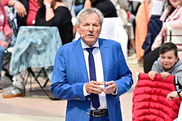 ZDF - Fernsehgarten. Sänger Bernhard Brink während der ZDF - Unterhaltungsshow Fernsehgarten am 17.05.2026 in Mainz. 20260517MWI122607