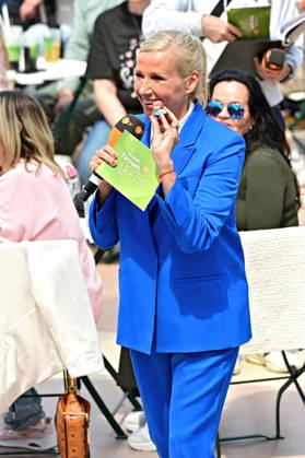 ZDF - Fernsehgarten. Moderatorin Andrea Kiwi Kiewel während der ZDF - Unterhaltungsshow Fernsehgarten am 17.05.2026 in Mainz. 20260517MWI122640