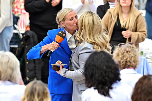 ZDF - Fernsehgarten. Moderatorin Andrea Kiwi Kiewel und Sängern Maite Kelly während der ZDF - Unterhaltungsshow Fernsehgarten am 17.05.2026 in Mainz. 20260517MWI122728